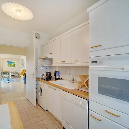 3 Bedrooms In Center And South Terrace Lejlighed