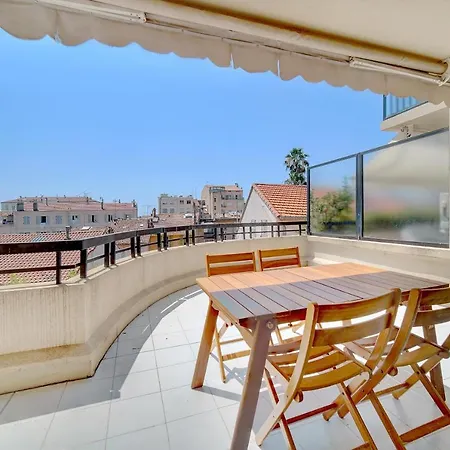 Lejlighed 3 Bedrooms In Center And South Terrace *