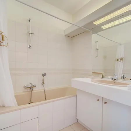 Lejlighed 3 Bedrooms In Center And South Terrace *