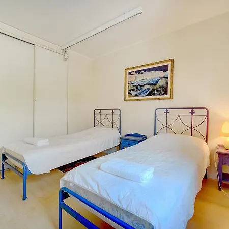 3 Bedrooms In Center And South Terrace