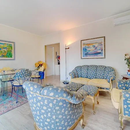 Lejlighed 3 Bedrooms In Center And South Terrace *