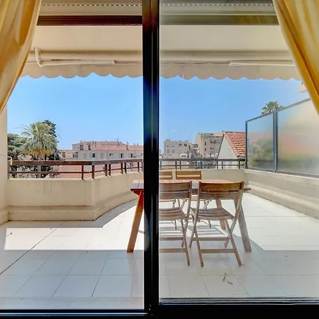3 Bedrooms In Center And South Terrace Lejlighed *