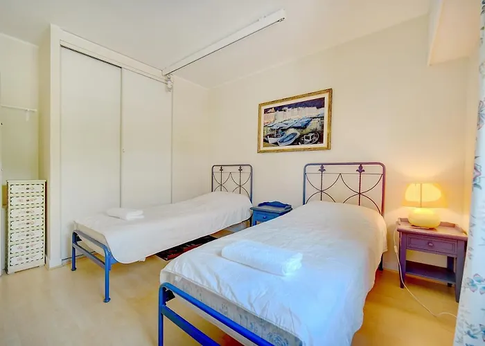 3 Bedrooms In Center And South Terrace